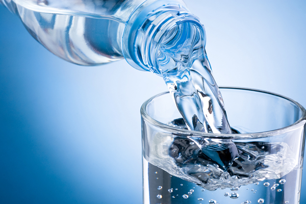 nước lọc là thực phẩm tốt cho người bệnh xương khớp