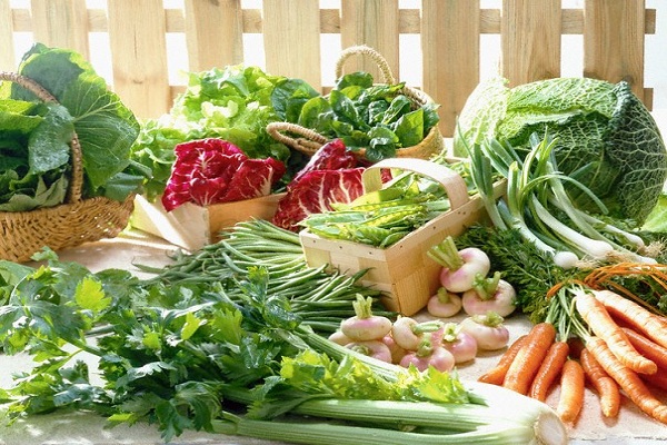 rau xanh là loại thực phẩm tốt cho người bệnh sỏi thận